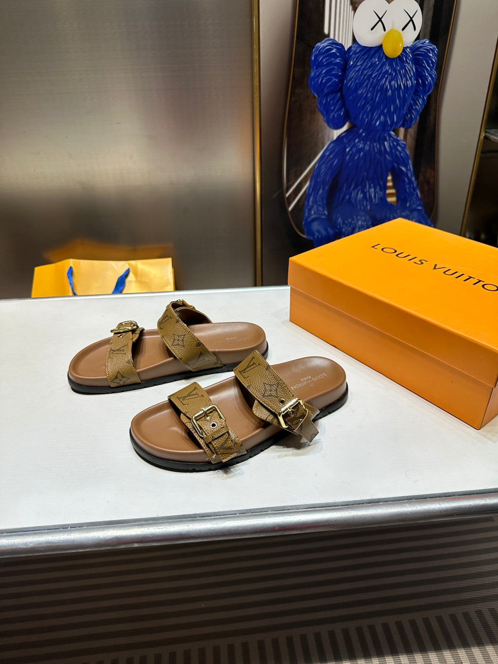 14E10Z Popular sandals