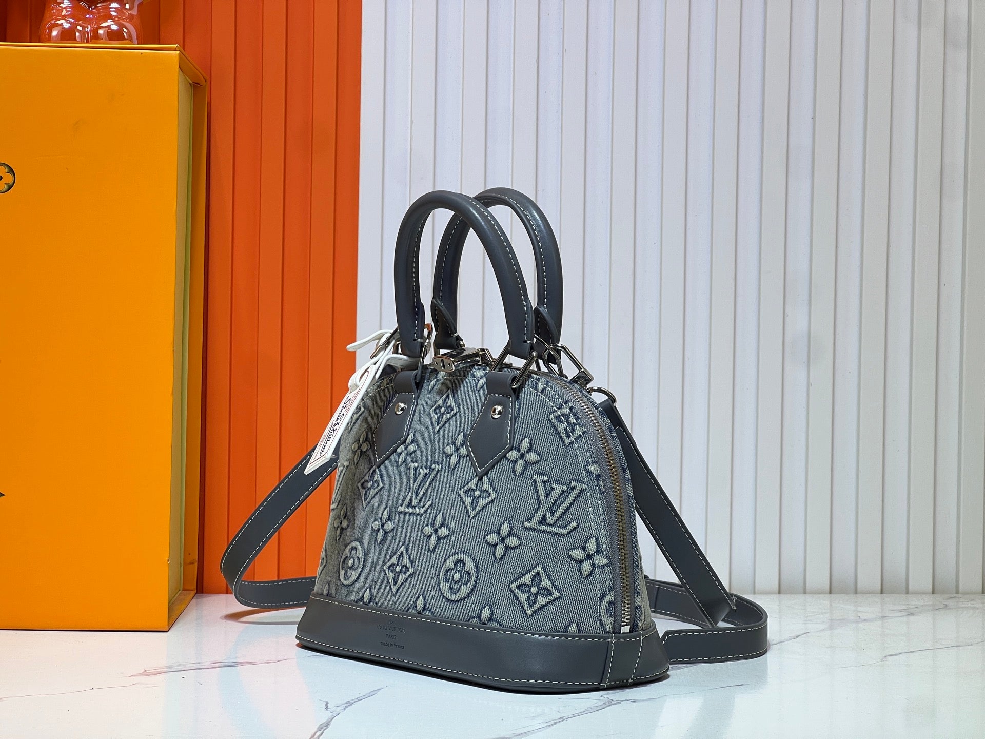 146PE105B Popular denim materials bag