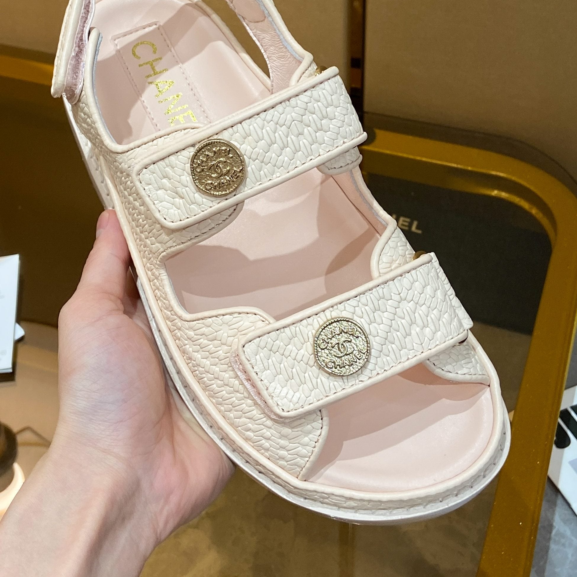 255QC49Z Popular leather shoes