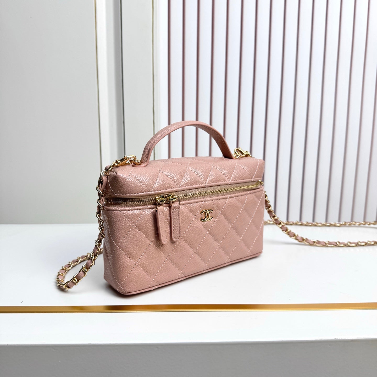 B1X66C19  Popular leather bag