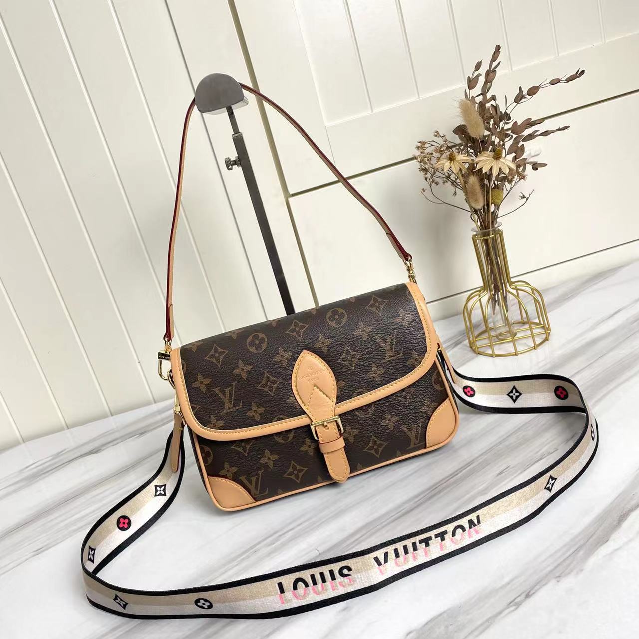 2XE028B Popular leather bag 