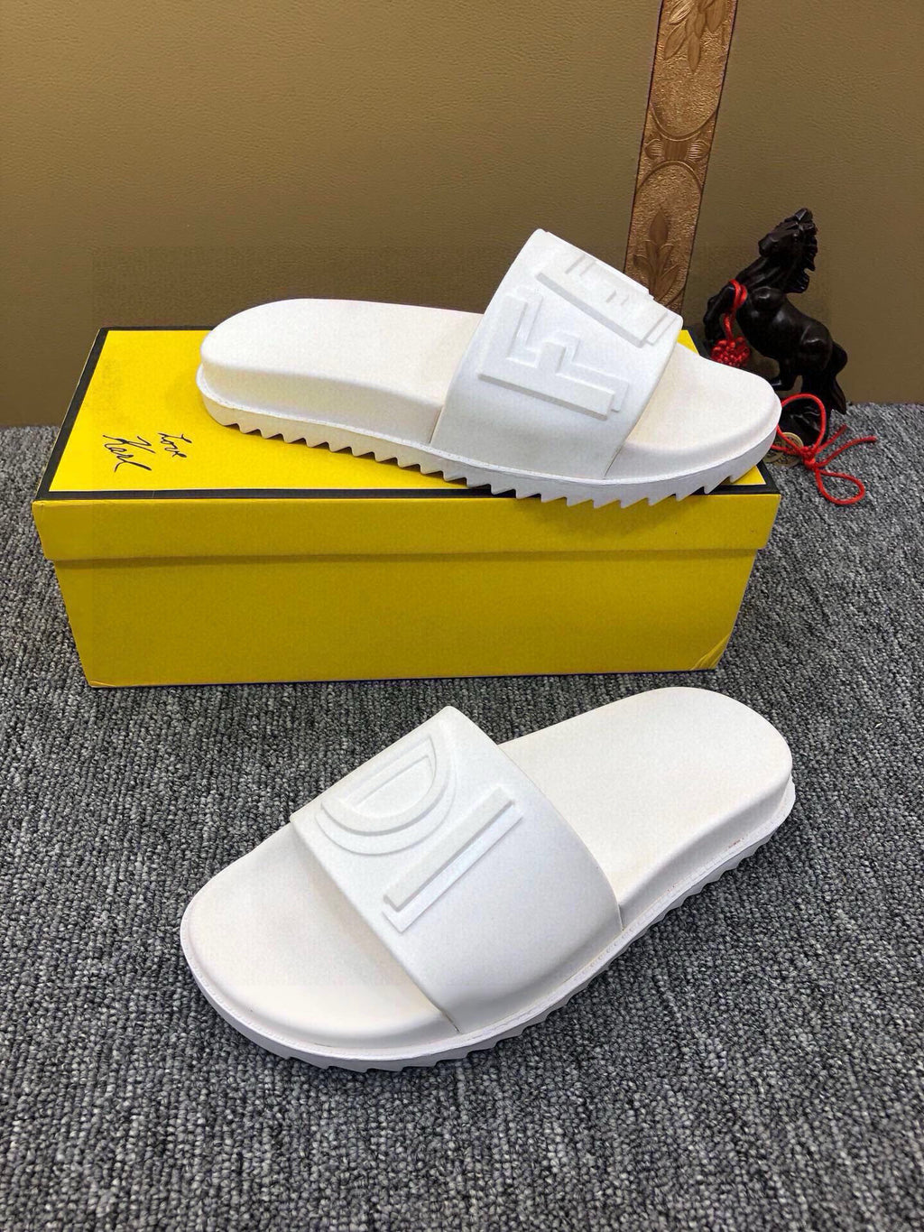 535ZF283Z Popular Slippers