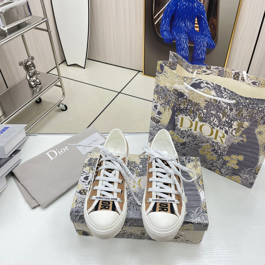 1XD66Z Popular shoes