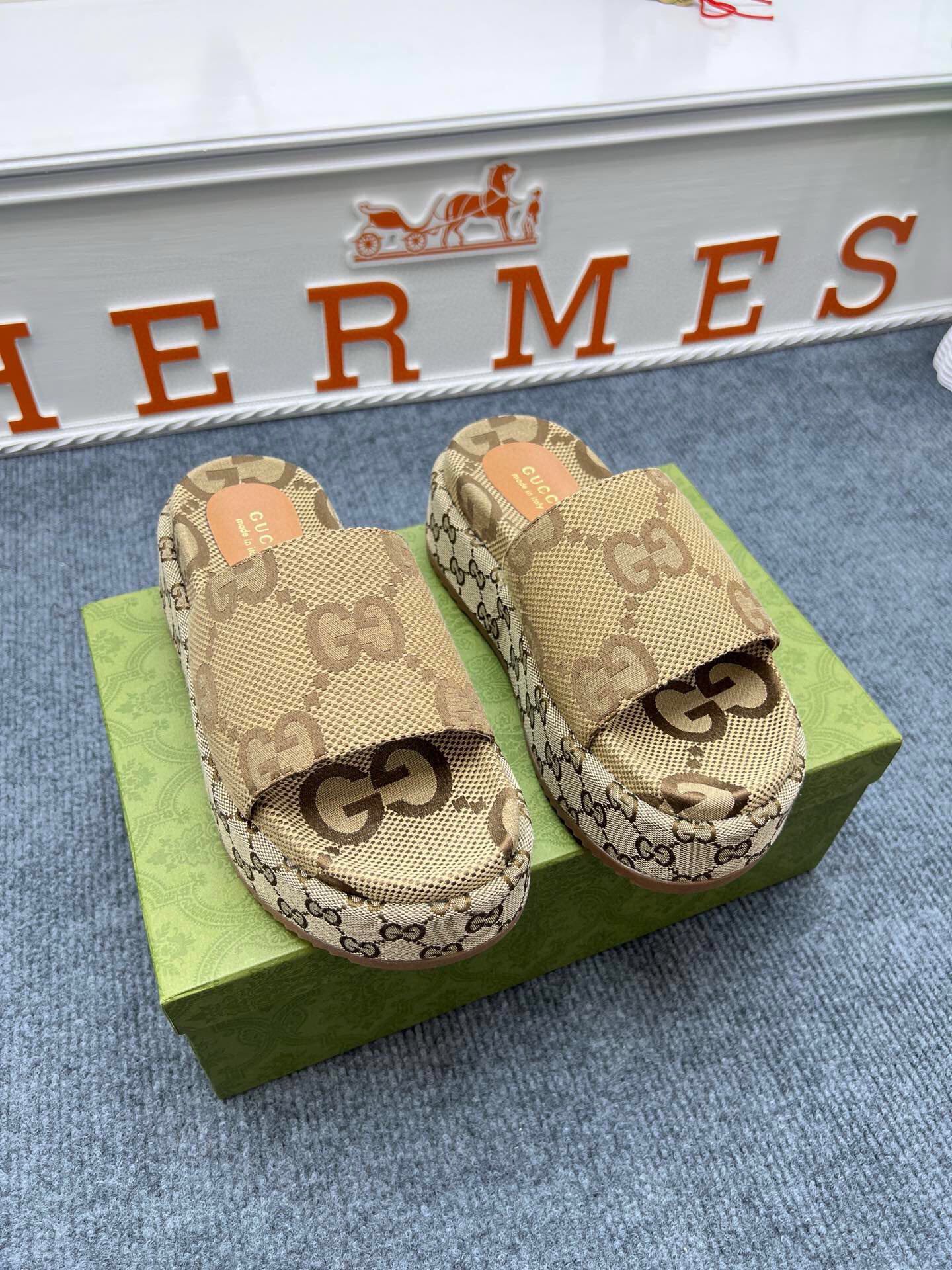 54B122Z Popular slippers  Sole thickness 5.5cm