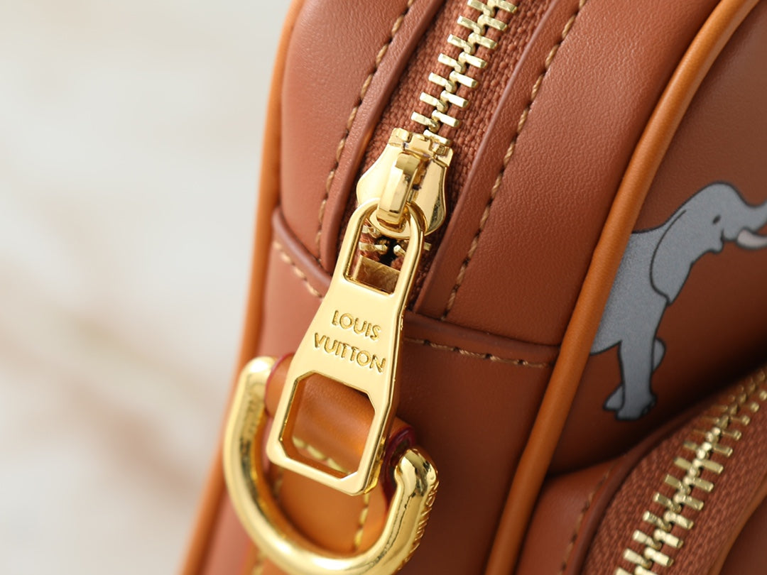 146PE109B Popular leather bag