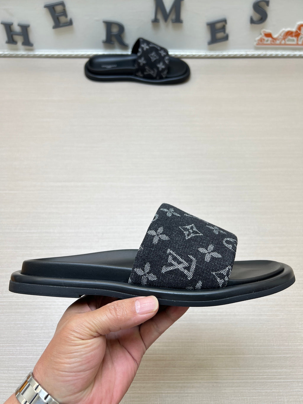 535ZE302Z Popular Slippers
