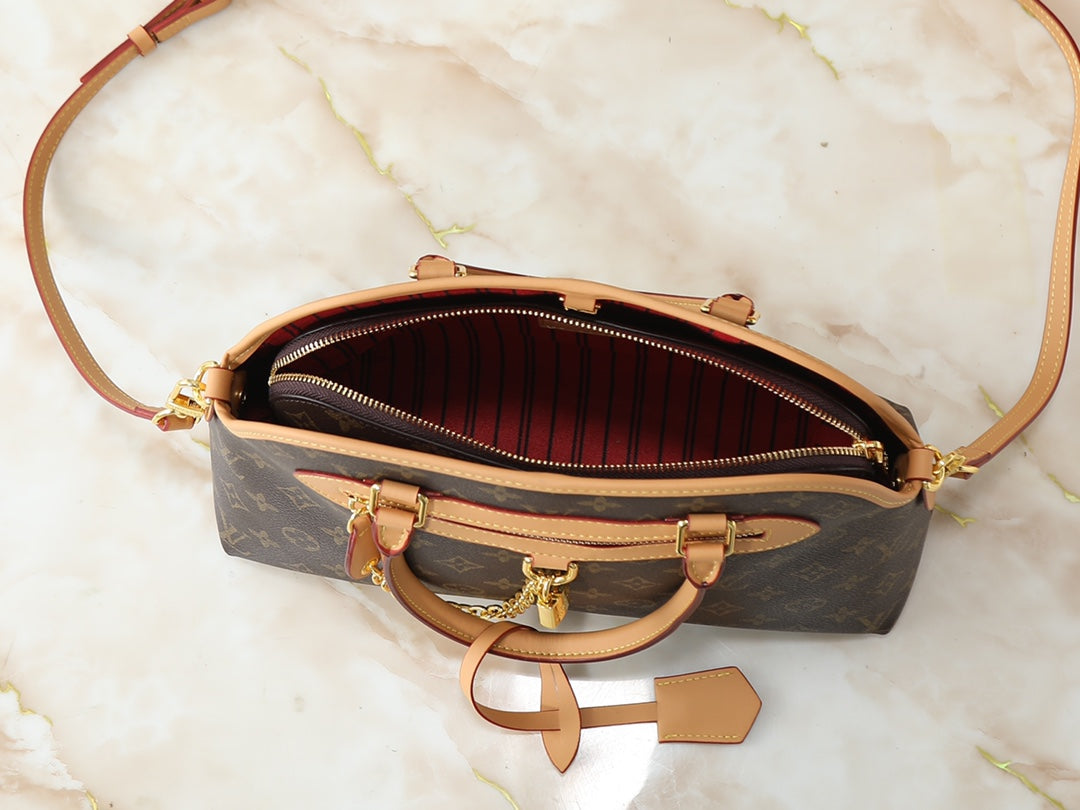 146PE107B Popular leather bag