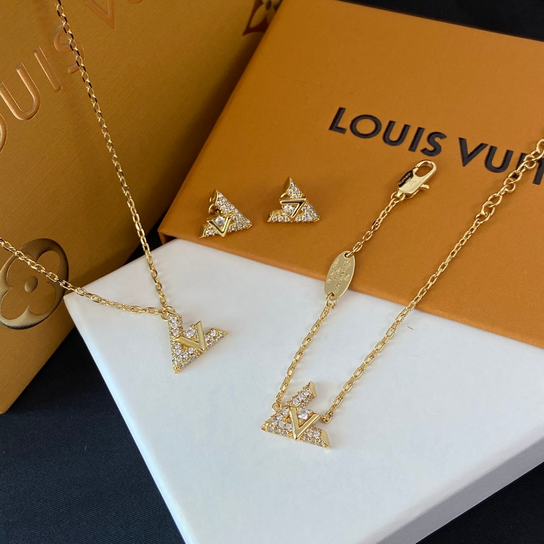 1XE609X  Popular  Earrings Bracelets Necklaces