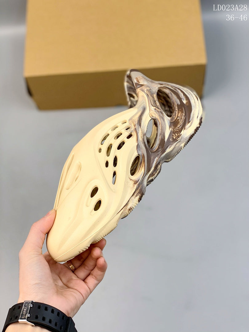 4A85Z  Popular shoes