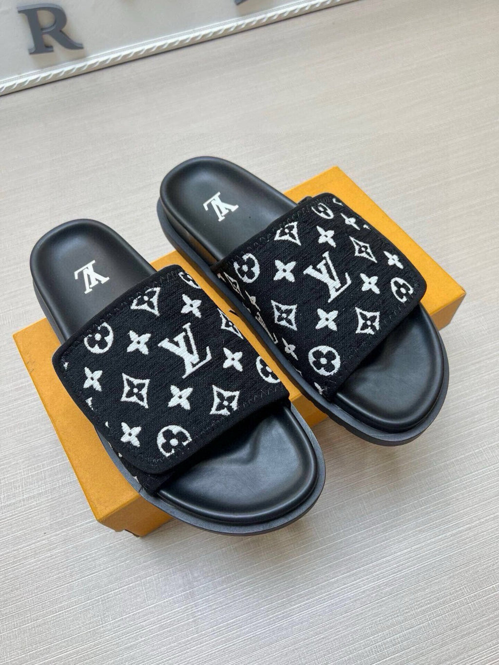 5QE4Z Popular Slippers
