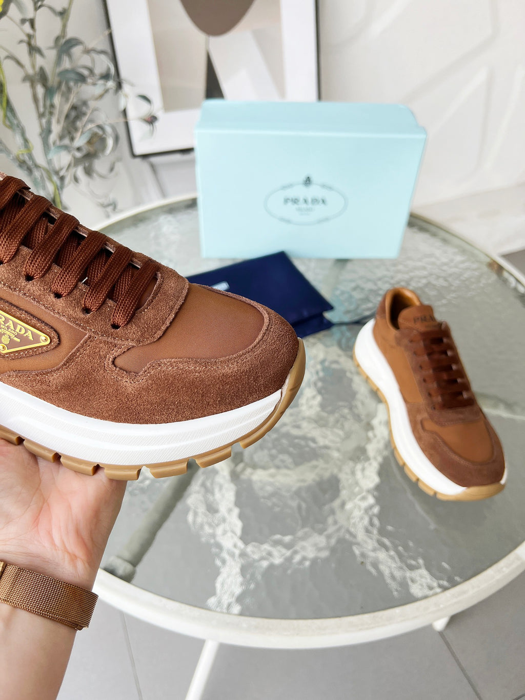 2LPD5X  Popular high-quality shoes