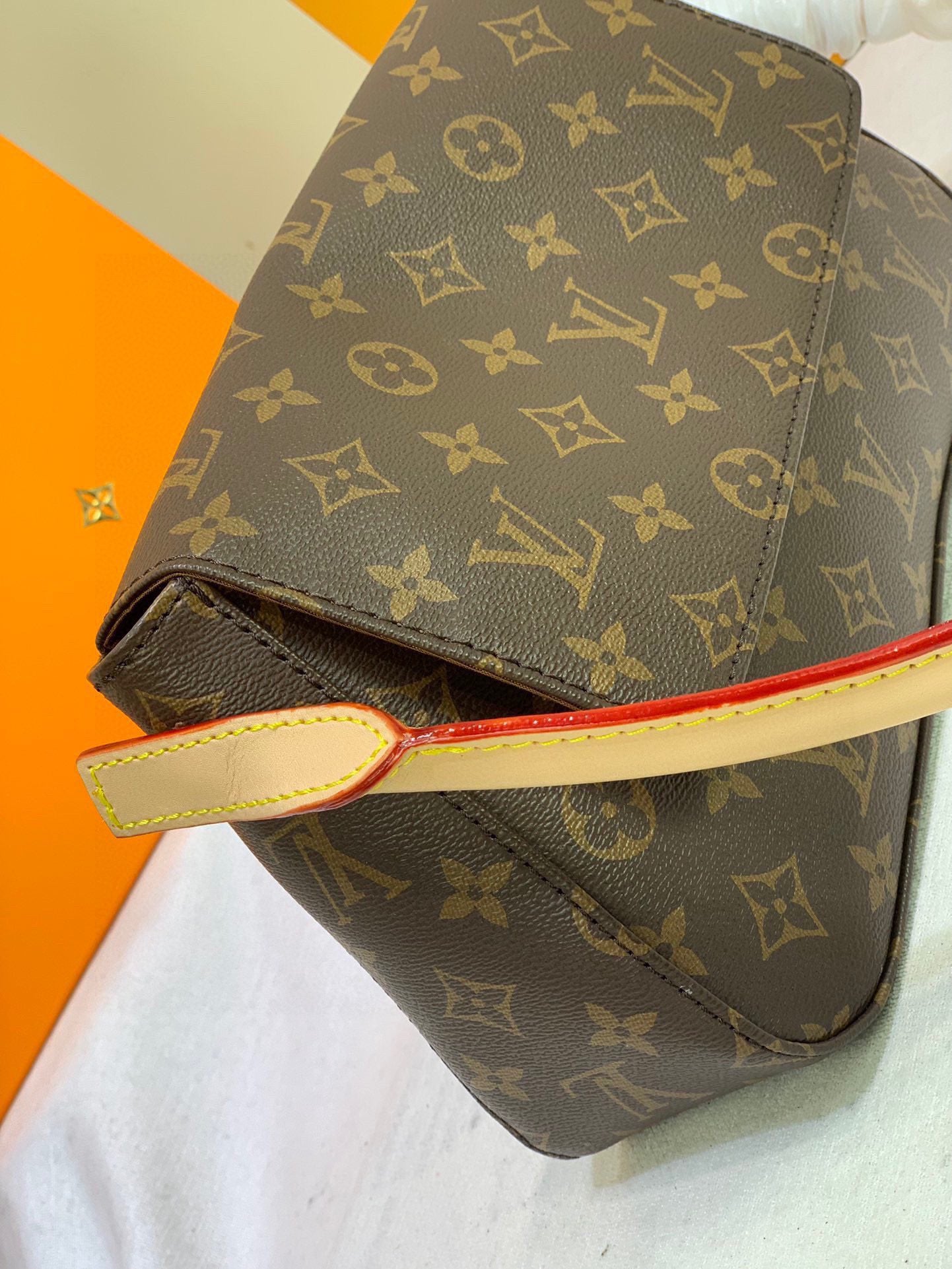 B1X66E12 Popular high-quality leather bag