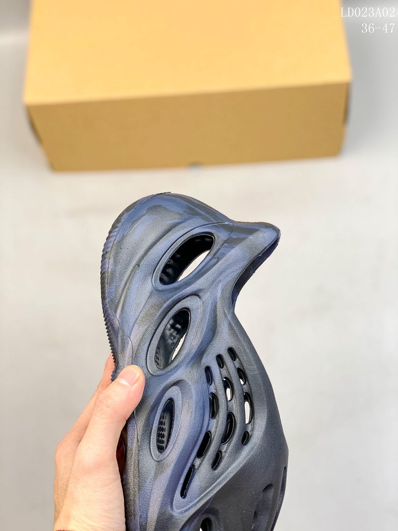 4A85Z  Popular shoes