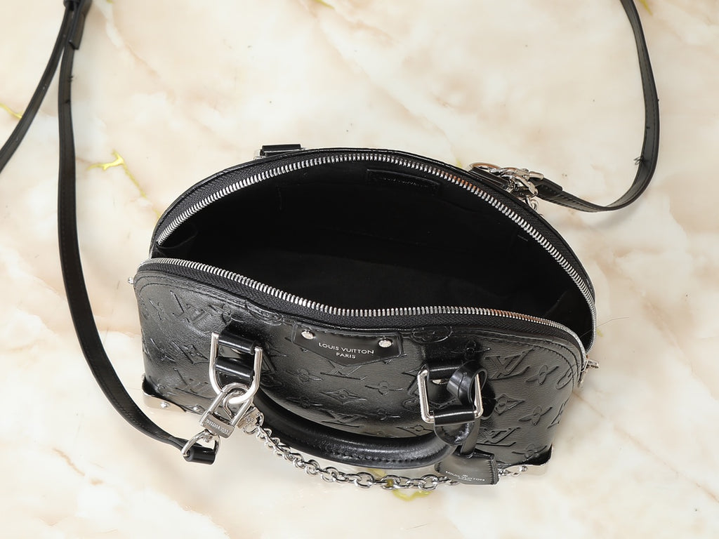 146PE87B Popular leather bag