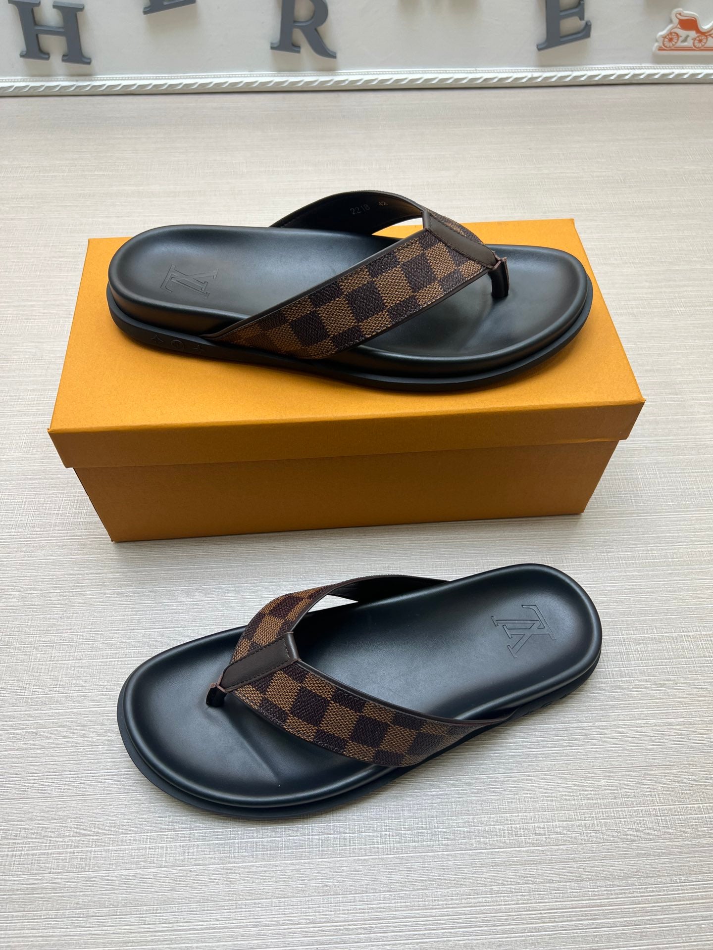 54E60Z Popular slippers
