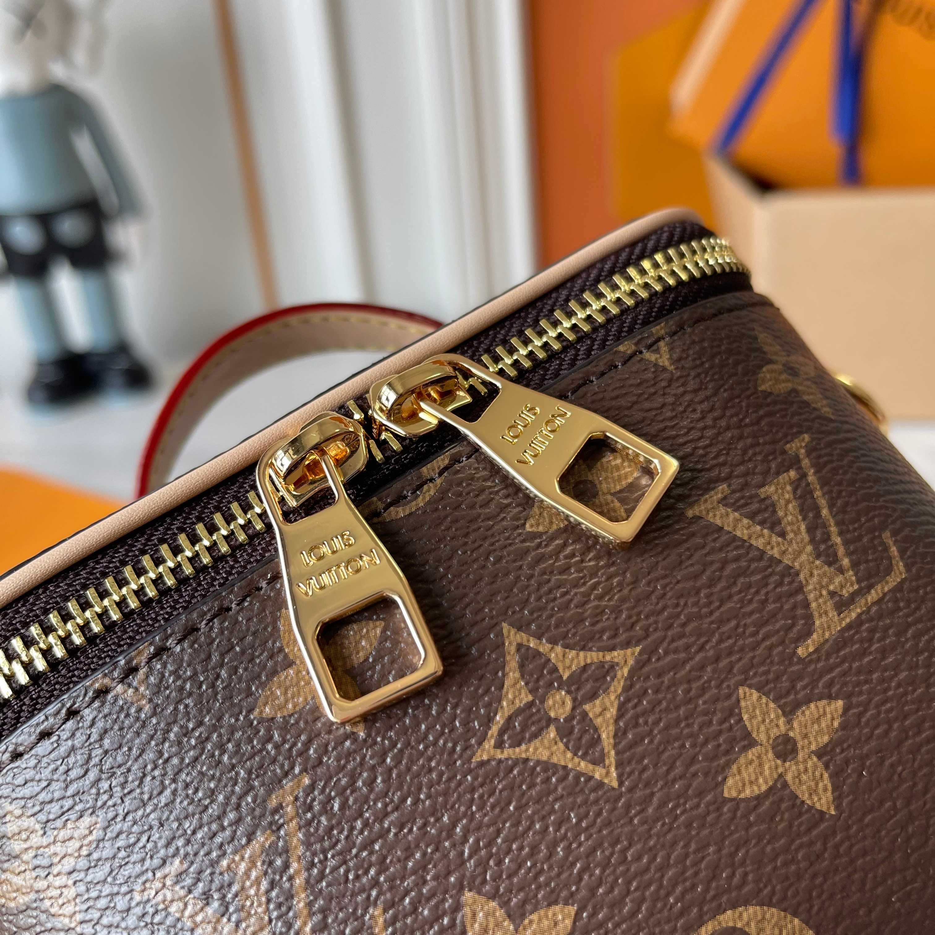 156NE20B Popular leather bag