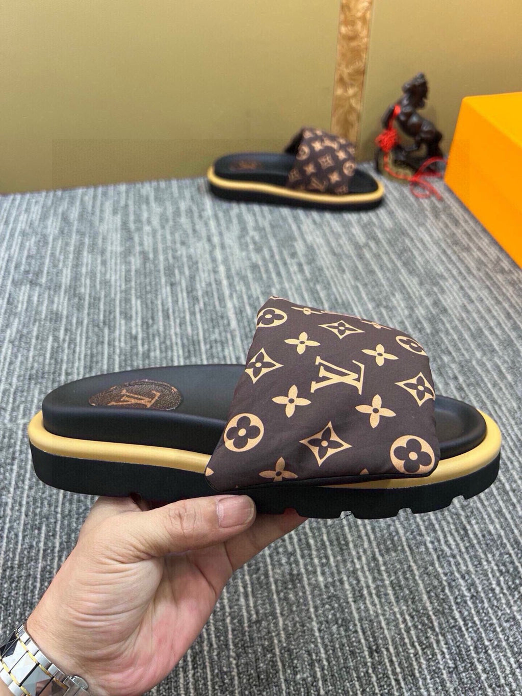 5QE12Z Popular Slippers