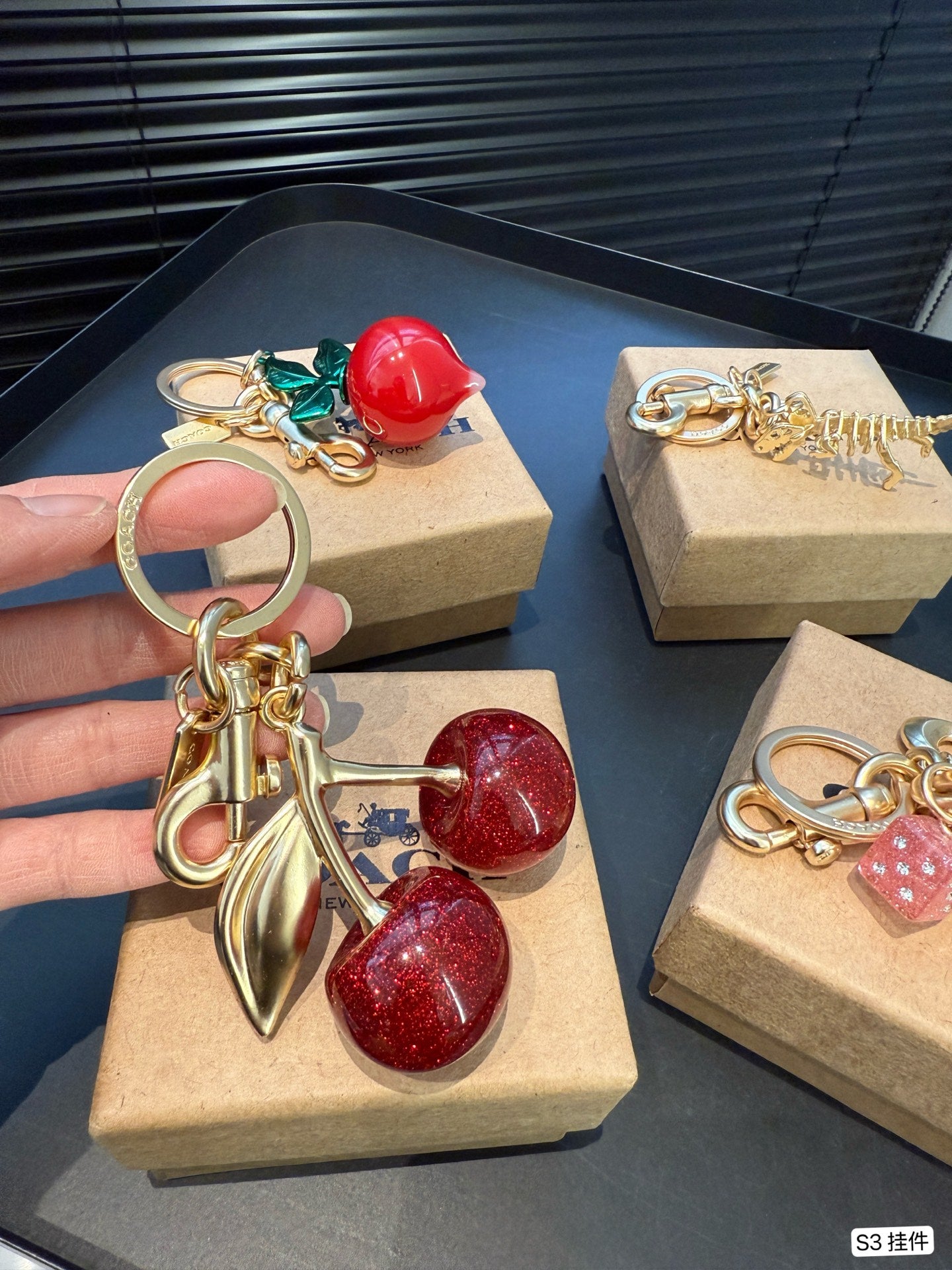 35ZB40A Popular bag 's charms accessories