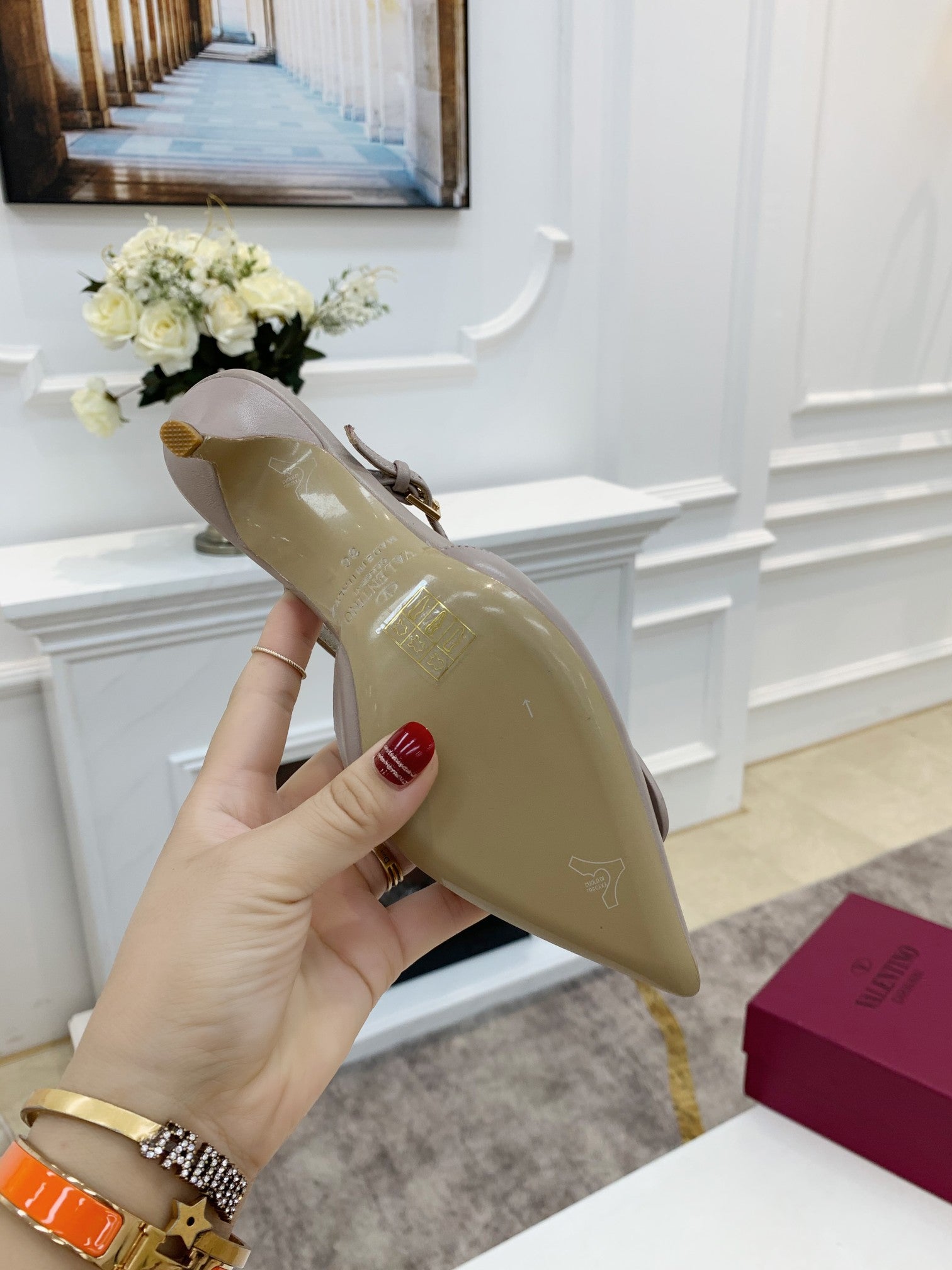 2YVL28Z Popular leather  High heels