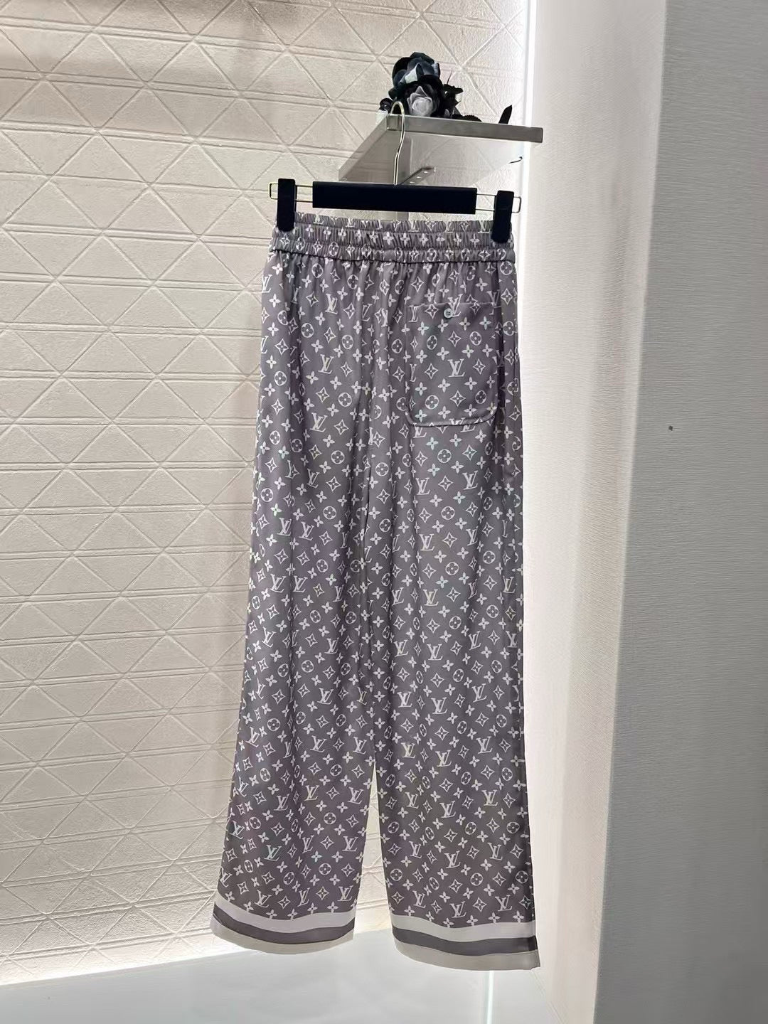 U2X56E25 Popular Pants