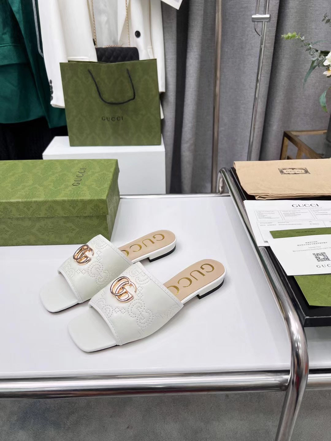 Z2X66B49 Popular high-quality leather slippers
