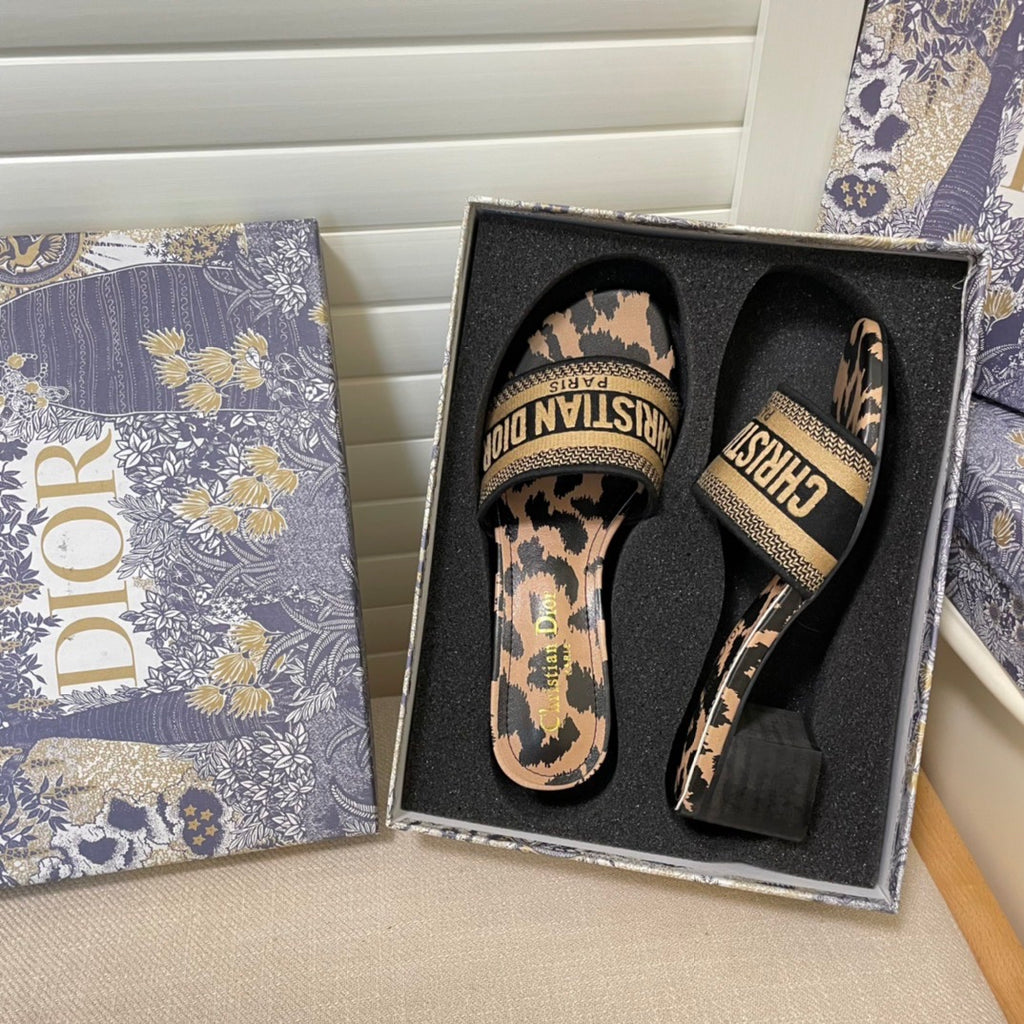 14D64Z Popular sandals