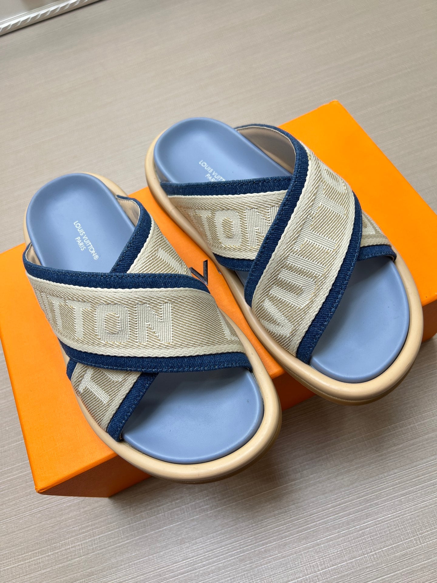 535ZE272Z Popular Slippers