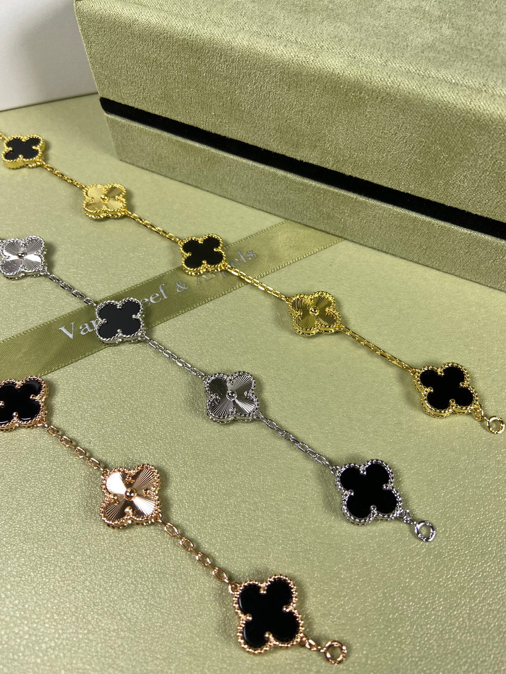 5XVA181K  Popular bracelets  5 flowers normal size1.5cm flower