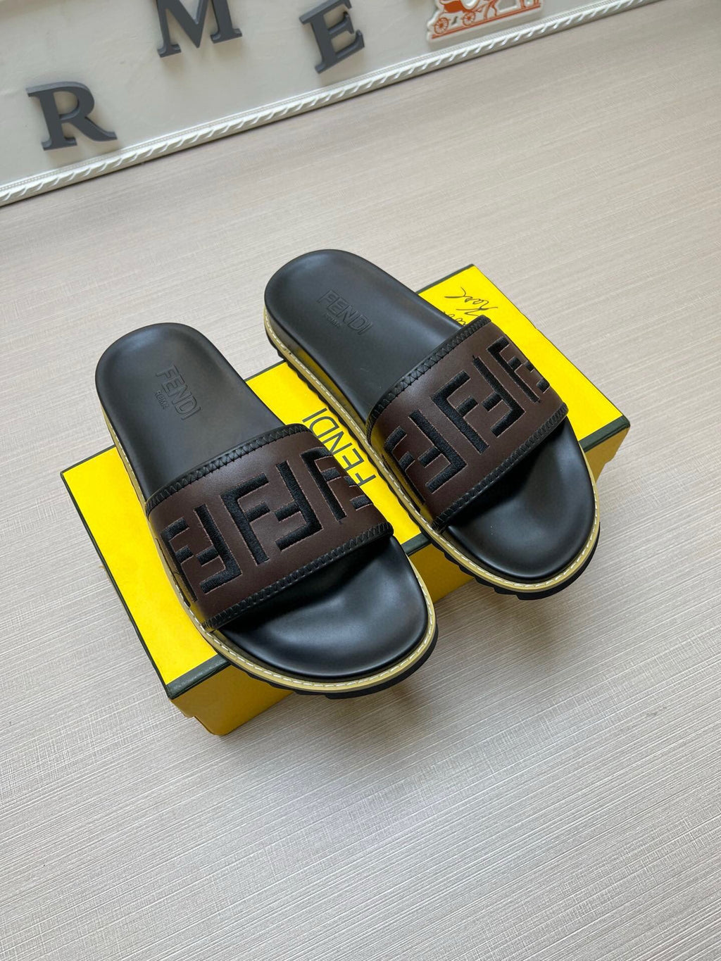 54F25Z Popular slippers