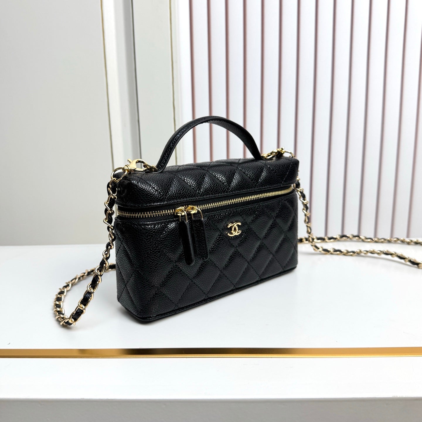 B1X66C19  Popular leather bag