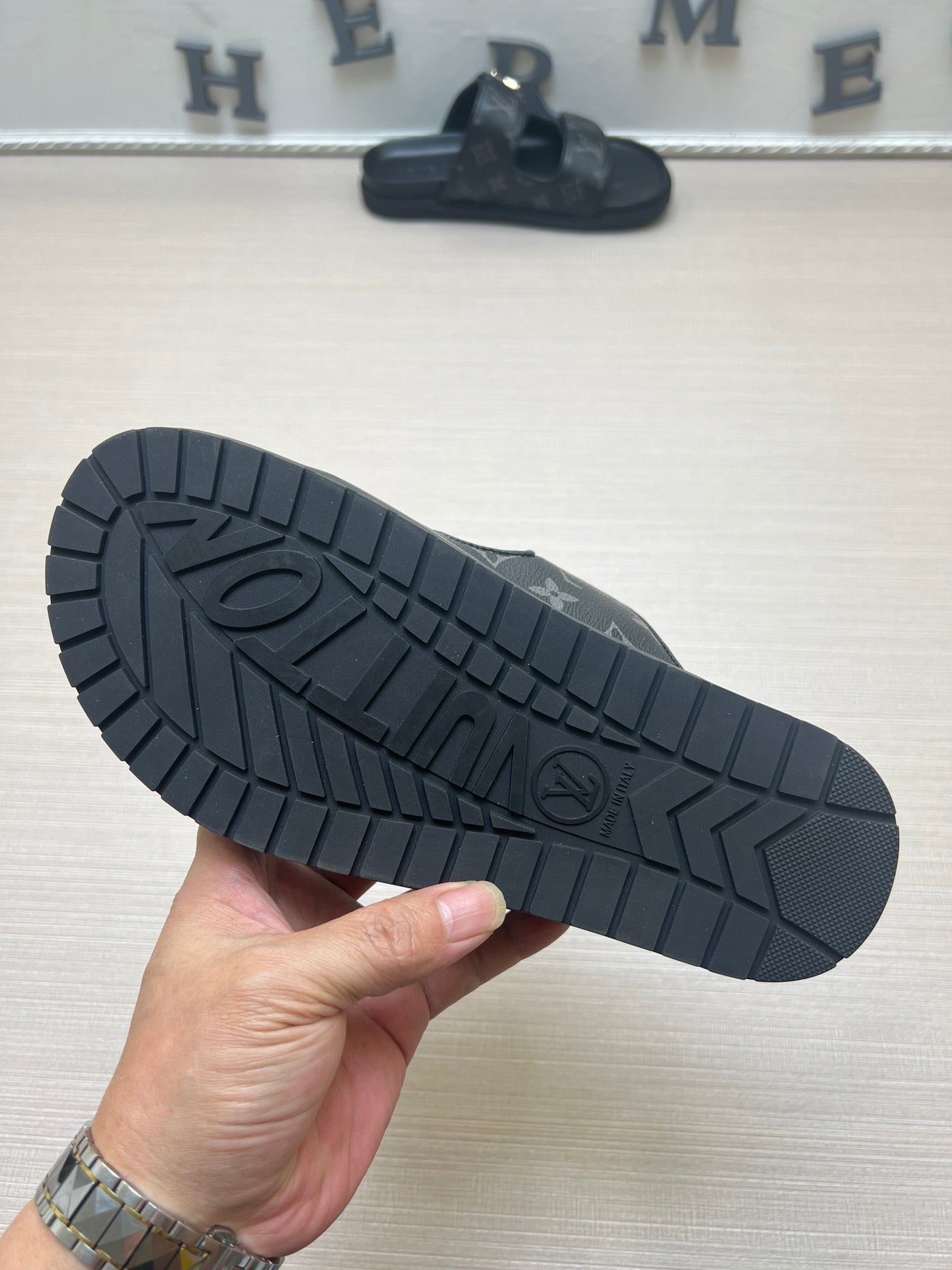 54E11Z Popular slippers