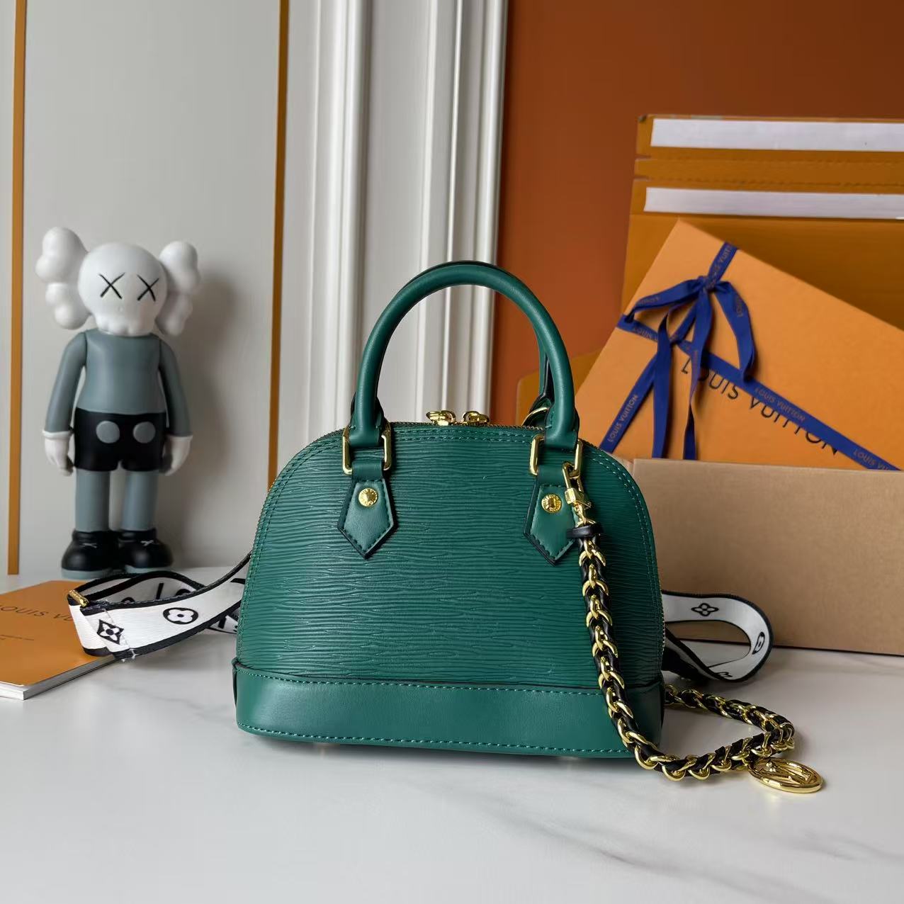 146PE95B Popular leather bag