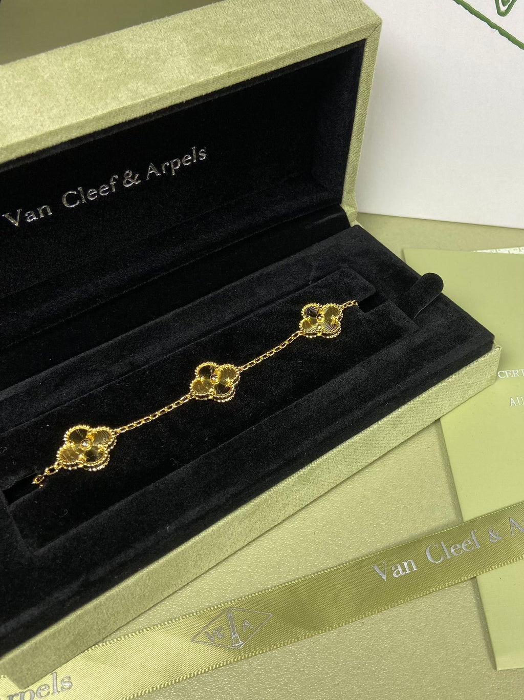 5XVA181K  Popular bracelets  5 flowers normal size1.5cm flower