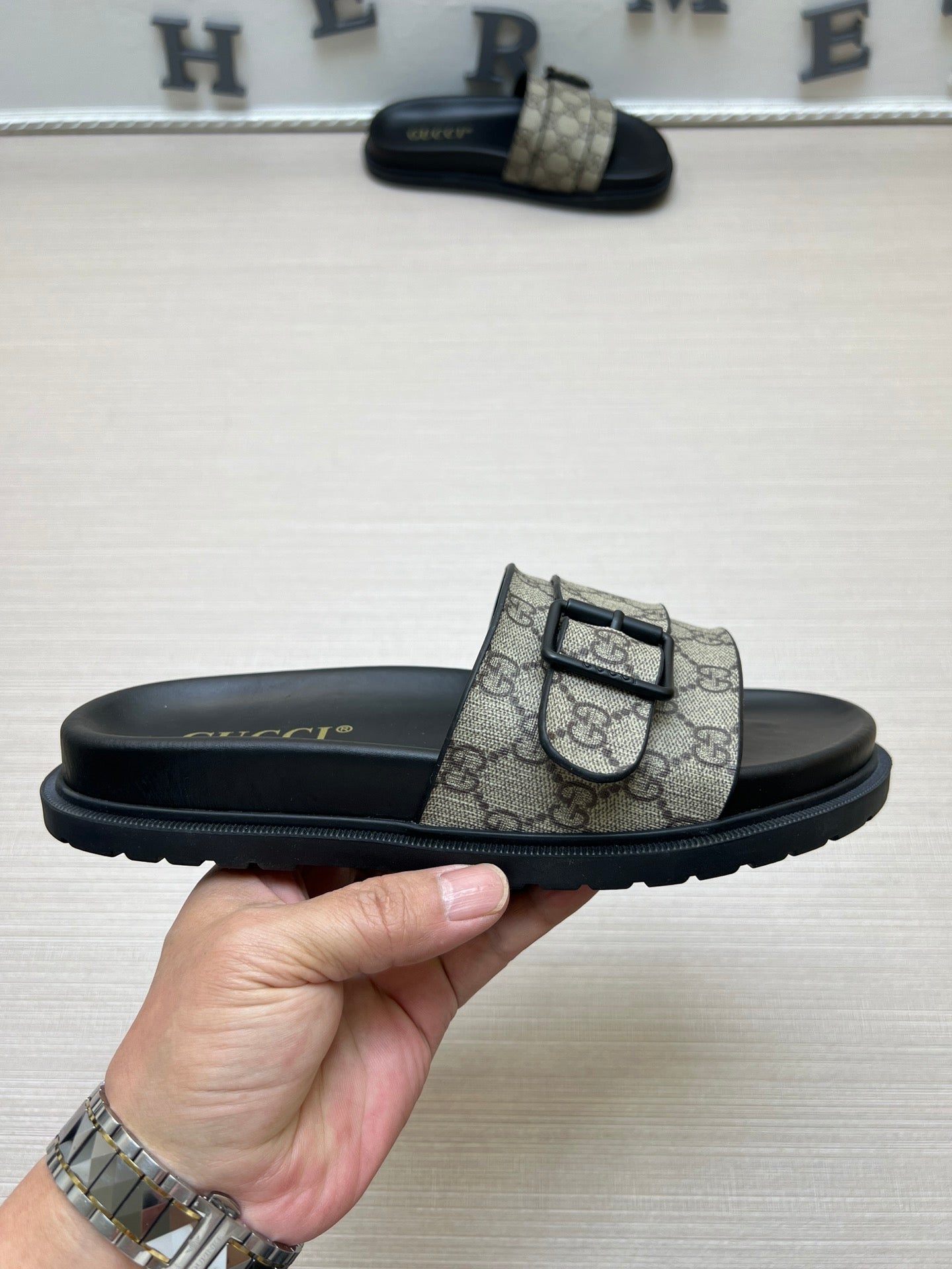 54B90Z Popular slippers