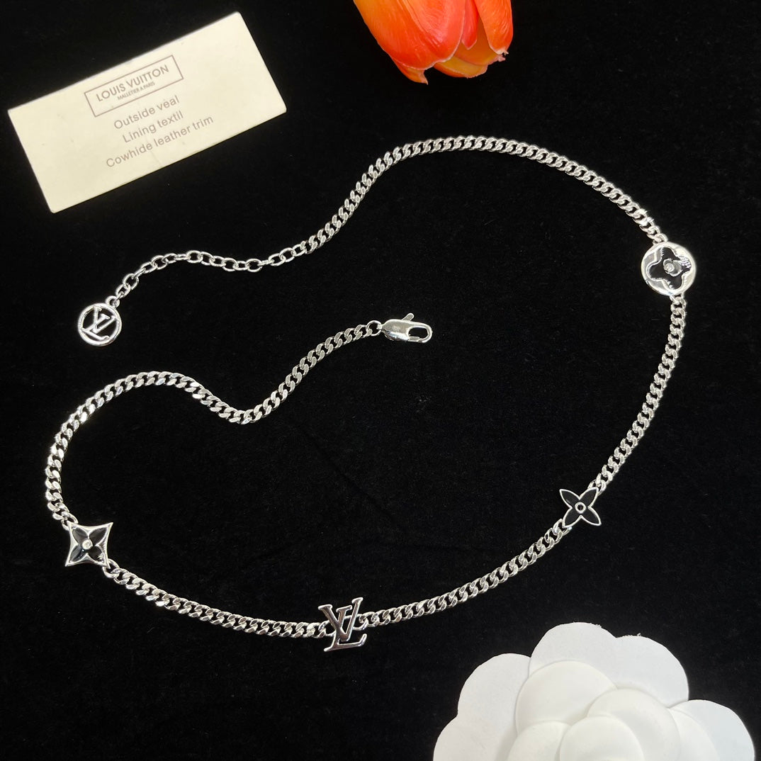 14E1001X Popular   Necklaces