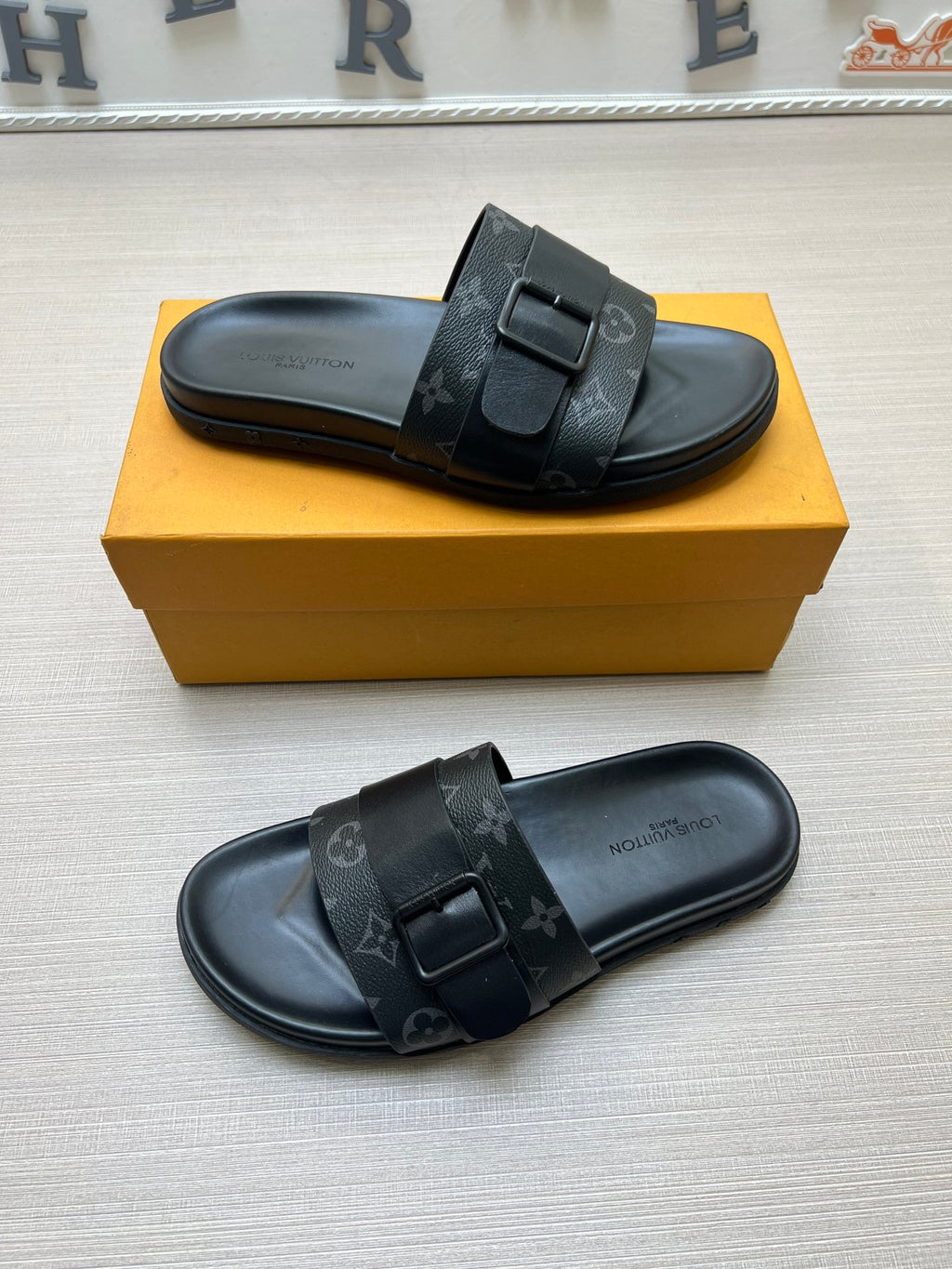 54E111Z Popular slippers