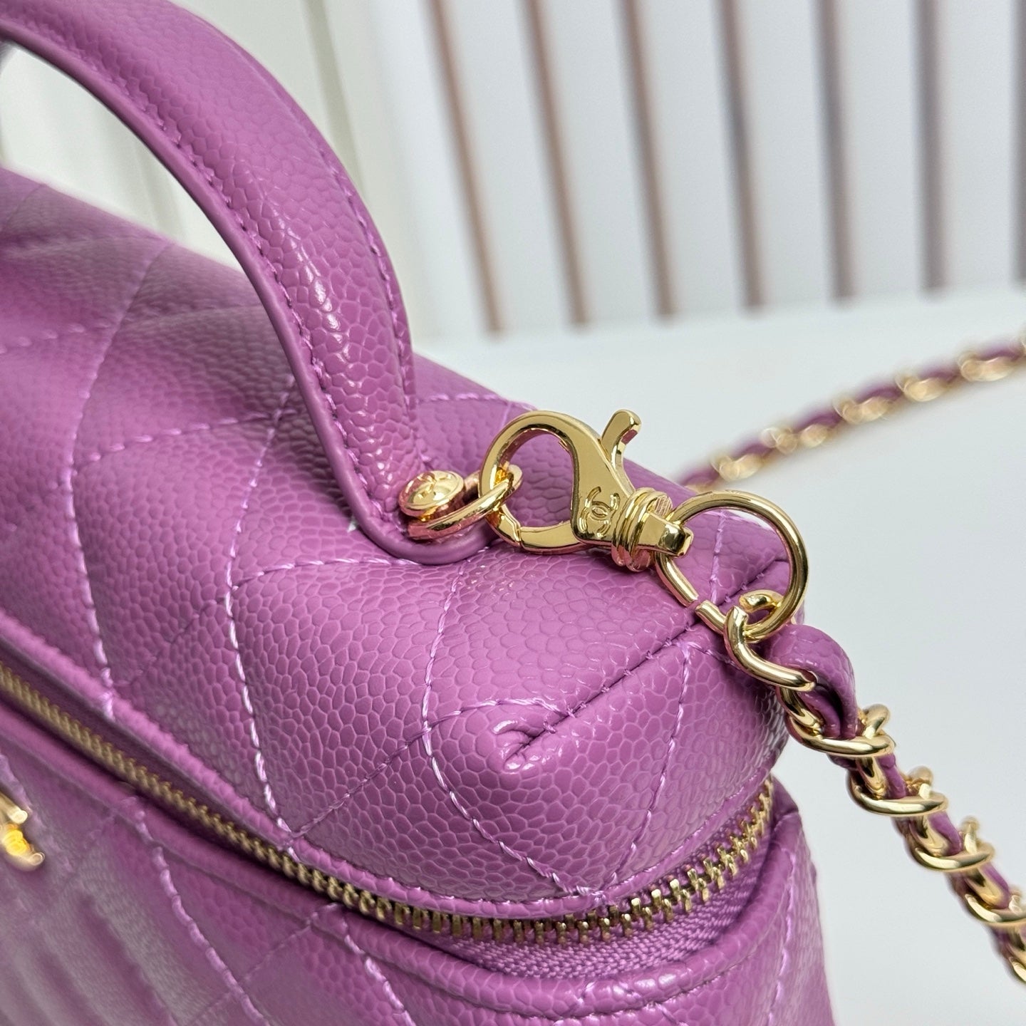 B1X66C19  Popular leather bag