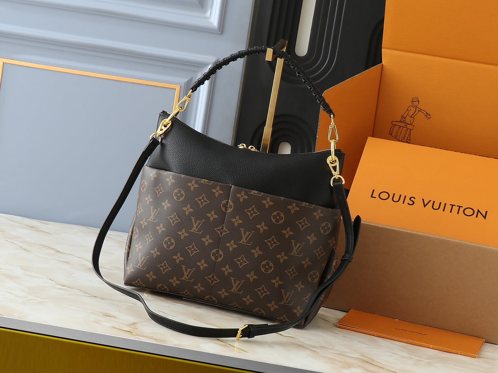 1WE115B Popular leather bag
