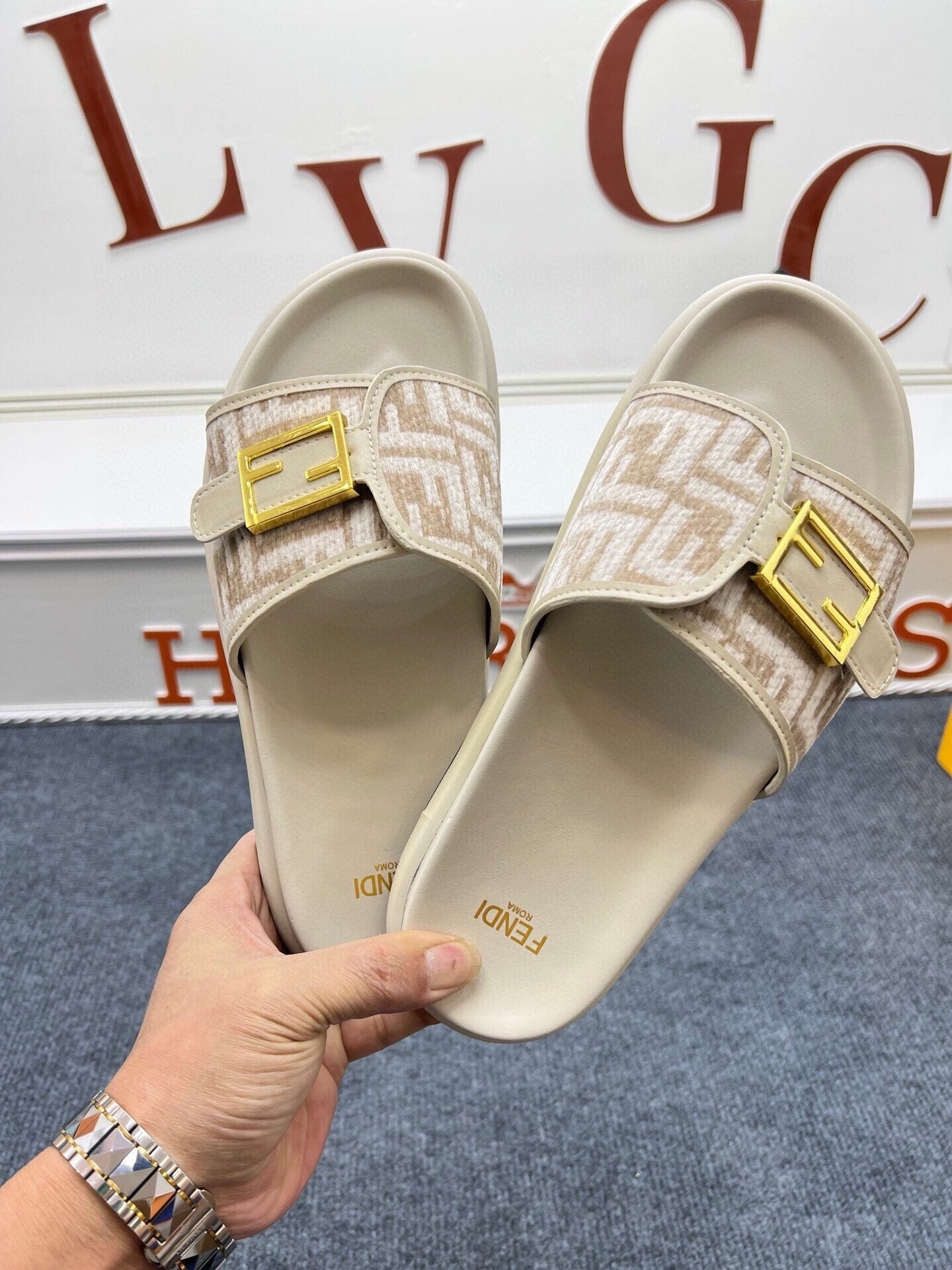 54F37Z Popular slippers