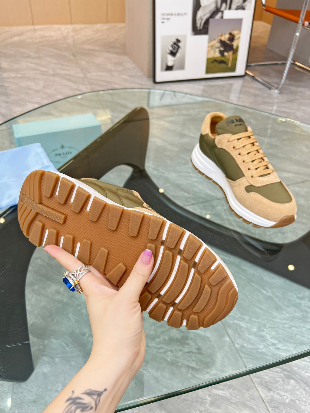 2LPD5X  Popular high-quality shoes
