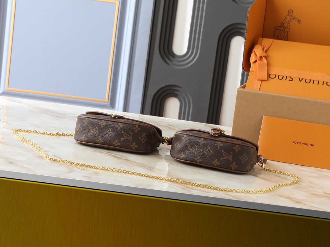 15RE158B Popular leather bag