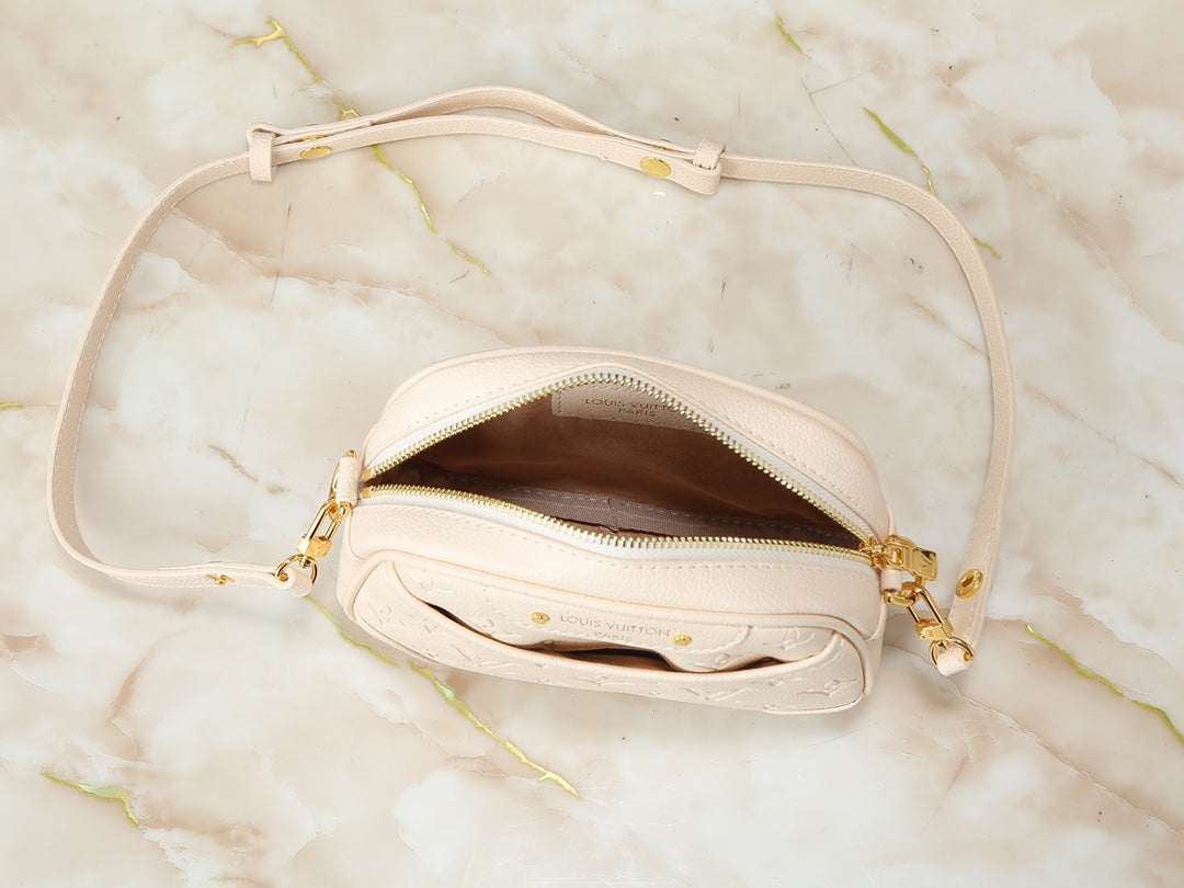 15RE147B Popular leather bag