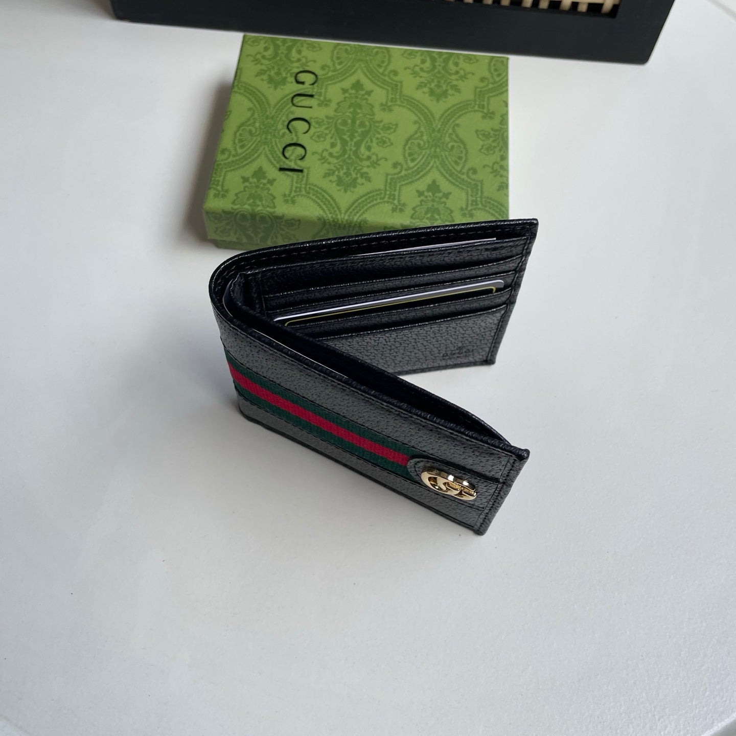 146XB8B Popular leather wallets ( with full packaging )
