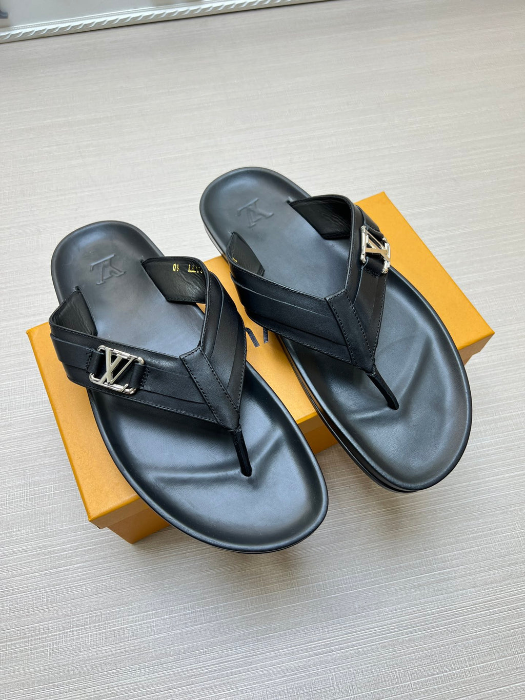 54E86Z Popular slippers