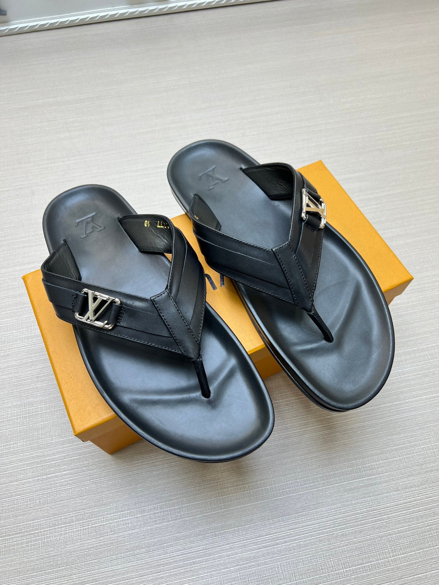 54E86Z Popular slippers