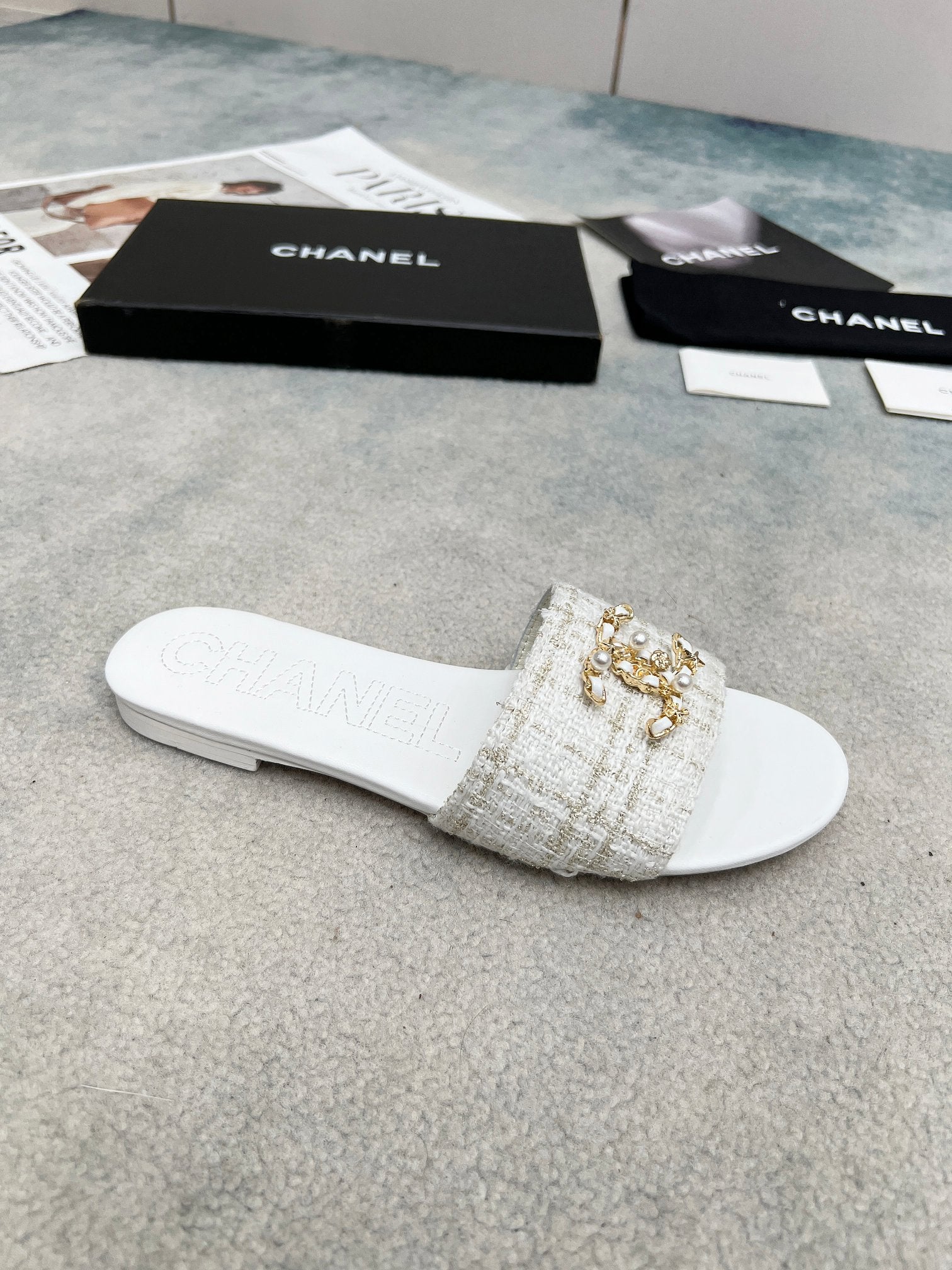 255QC21Z Popular leather shoes