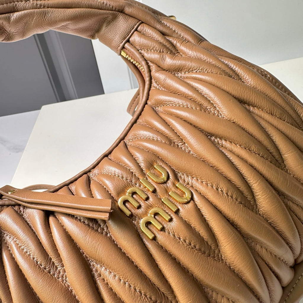 B1P46A121 Popular leather bag（29x24x10cm）