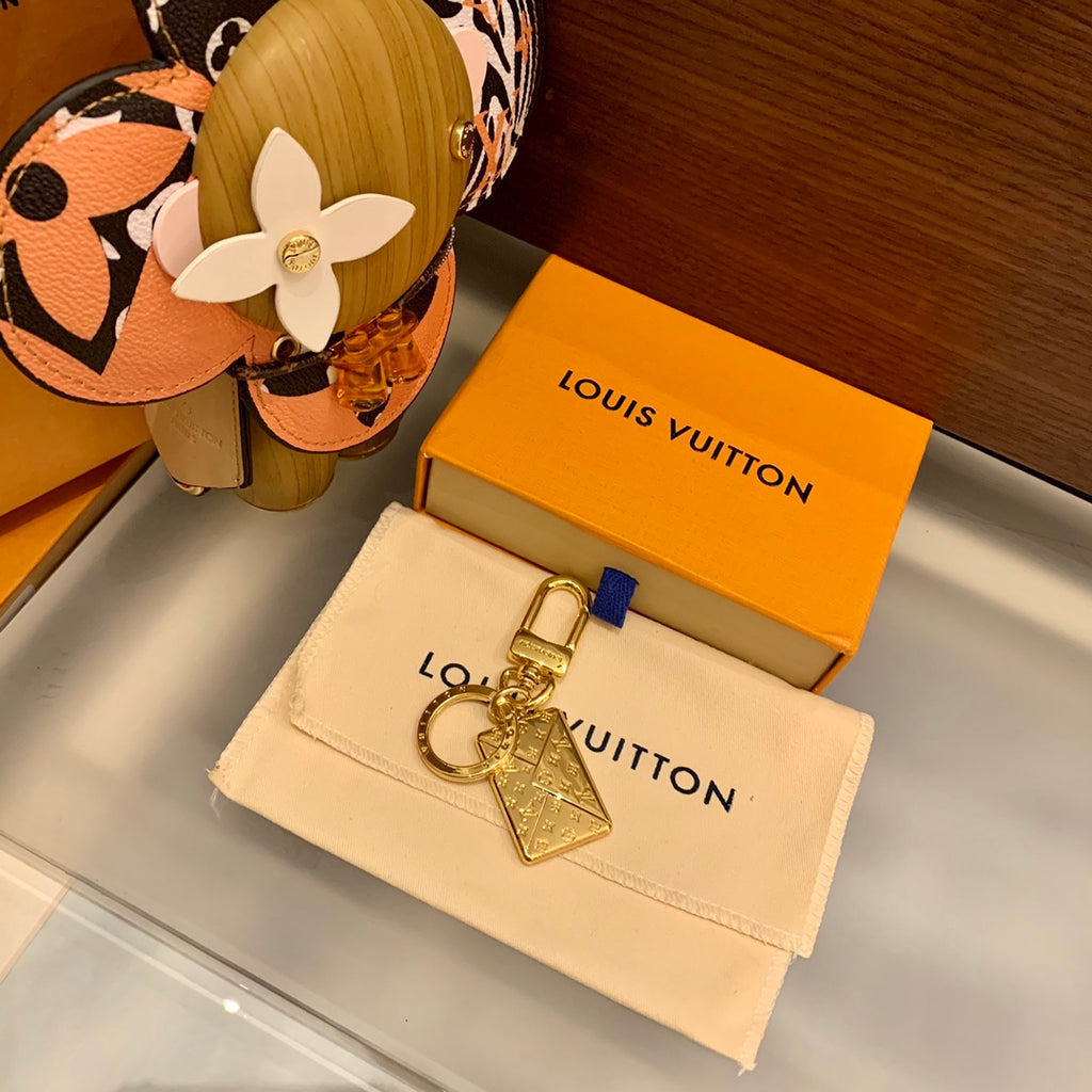 35QE18A Popular bag 's charms accessories