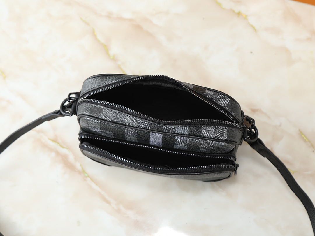 B1P46E110 Popular leather bag