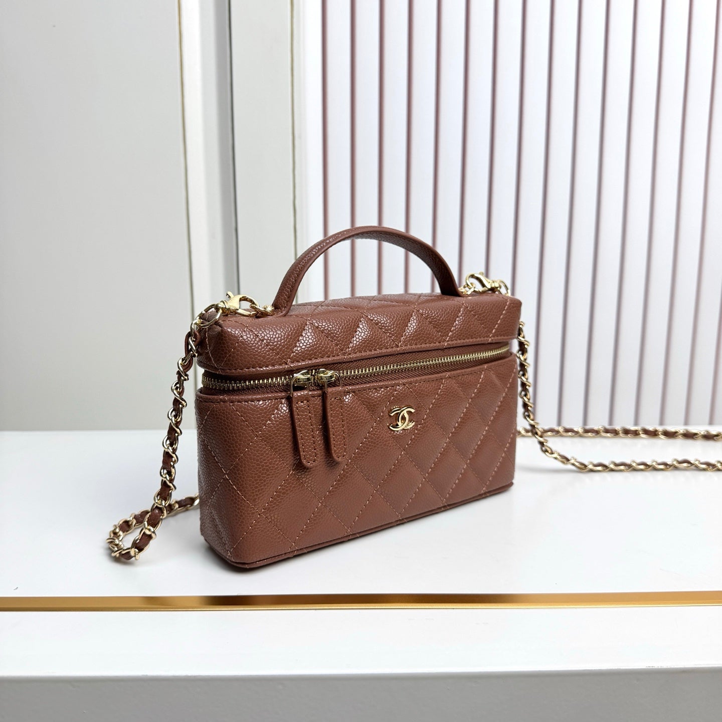B1X66C19  Popular leather bag